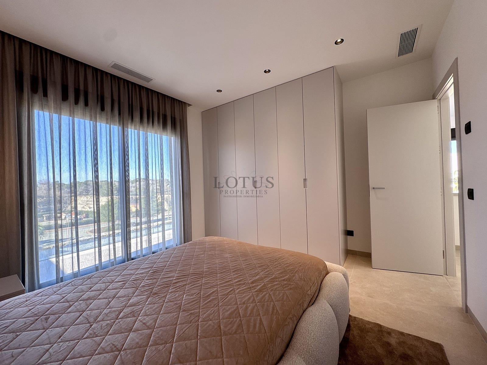 3 chambre Villa/Maison à vendre à Orihuela Costa avec piscine garage - 1 030 000 € (Ref: 9537223)