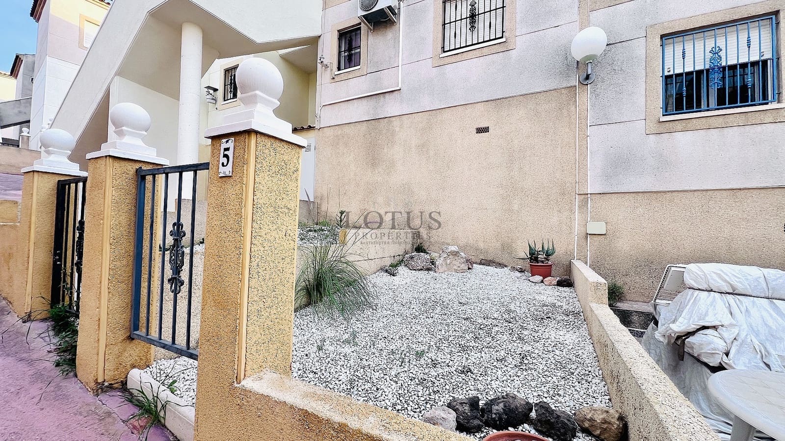 2 quarto Bungalow para venda em Orihuela Costa com piscina - 149 000 € (Ref: 9563759)