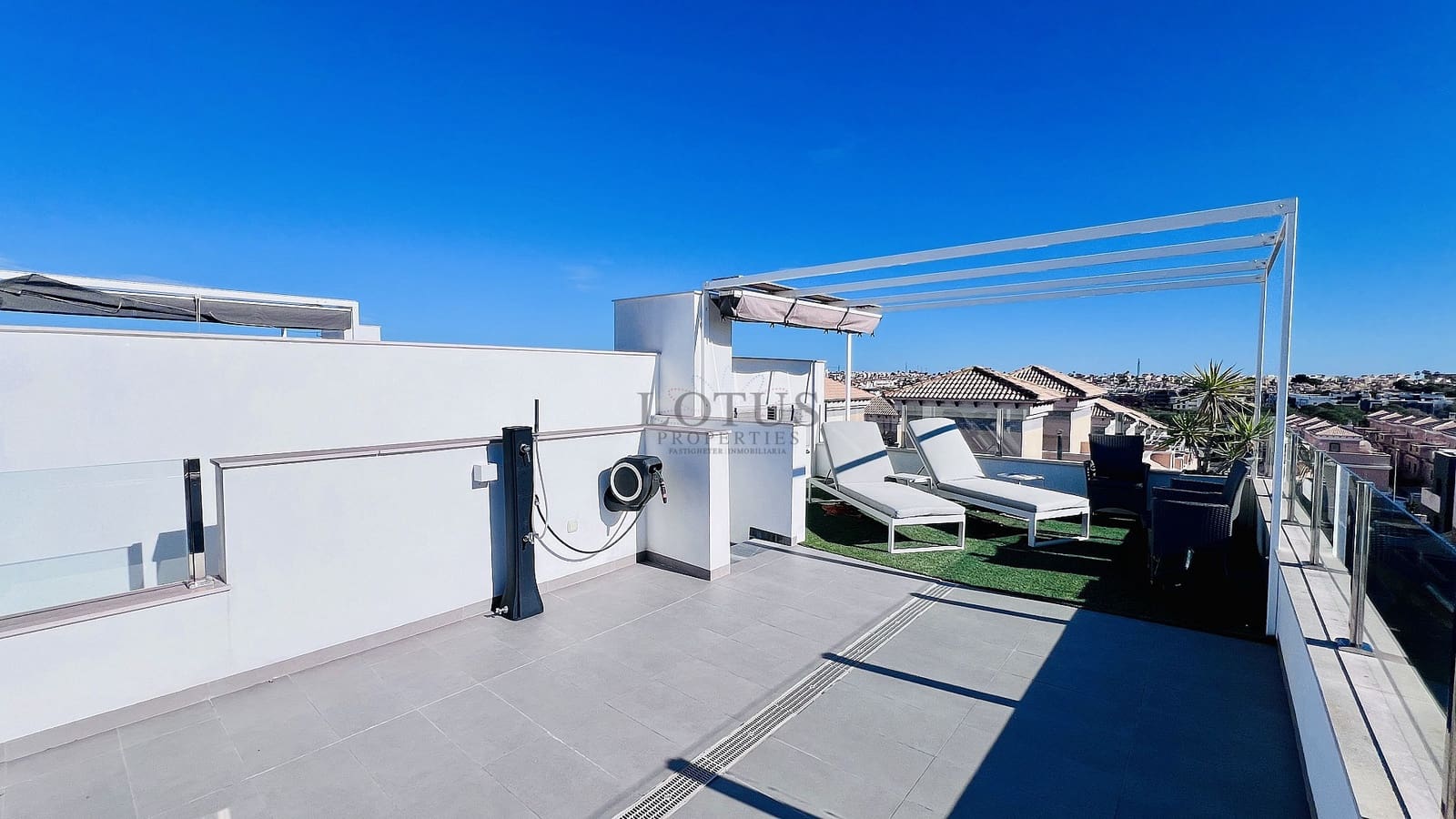 3 soveværelse Byhus til salg i Orihuela Costa med swimmingpool garage - € 359.000 (Ref: 9563990)