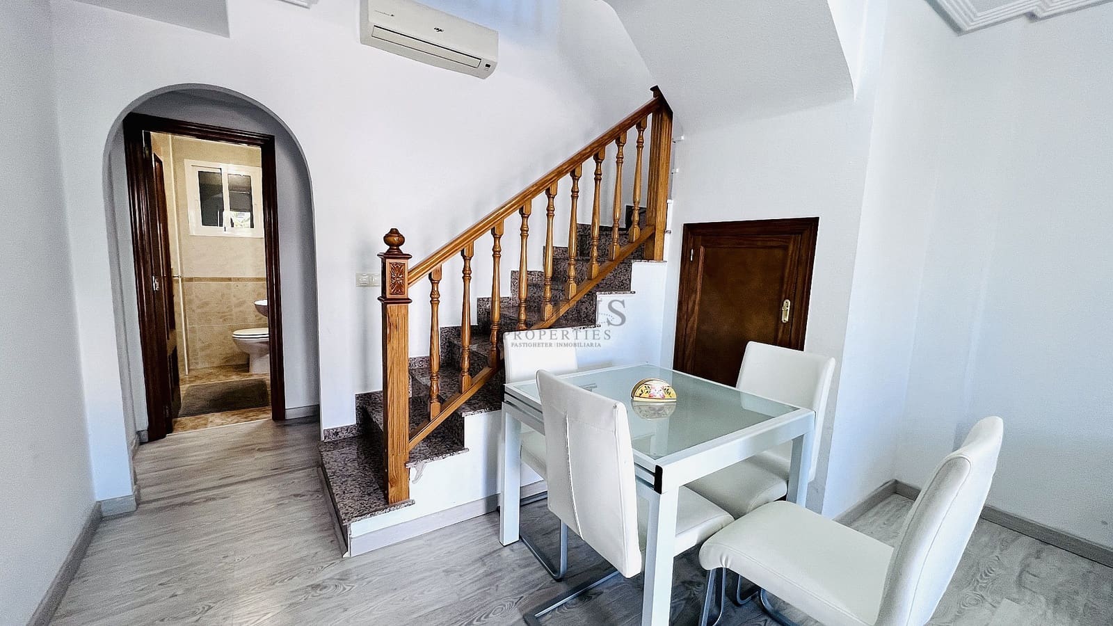 2 quarto Casa em Banda para venda em Orihuela Costa com piscina - 179 900 € (Ref: 9592221)