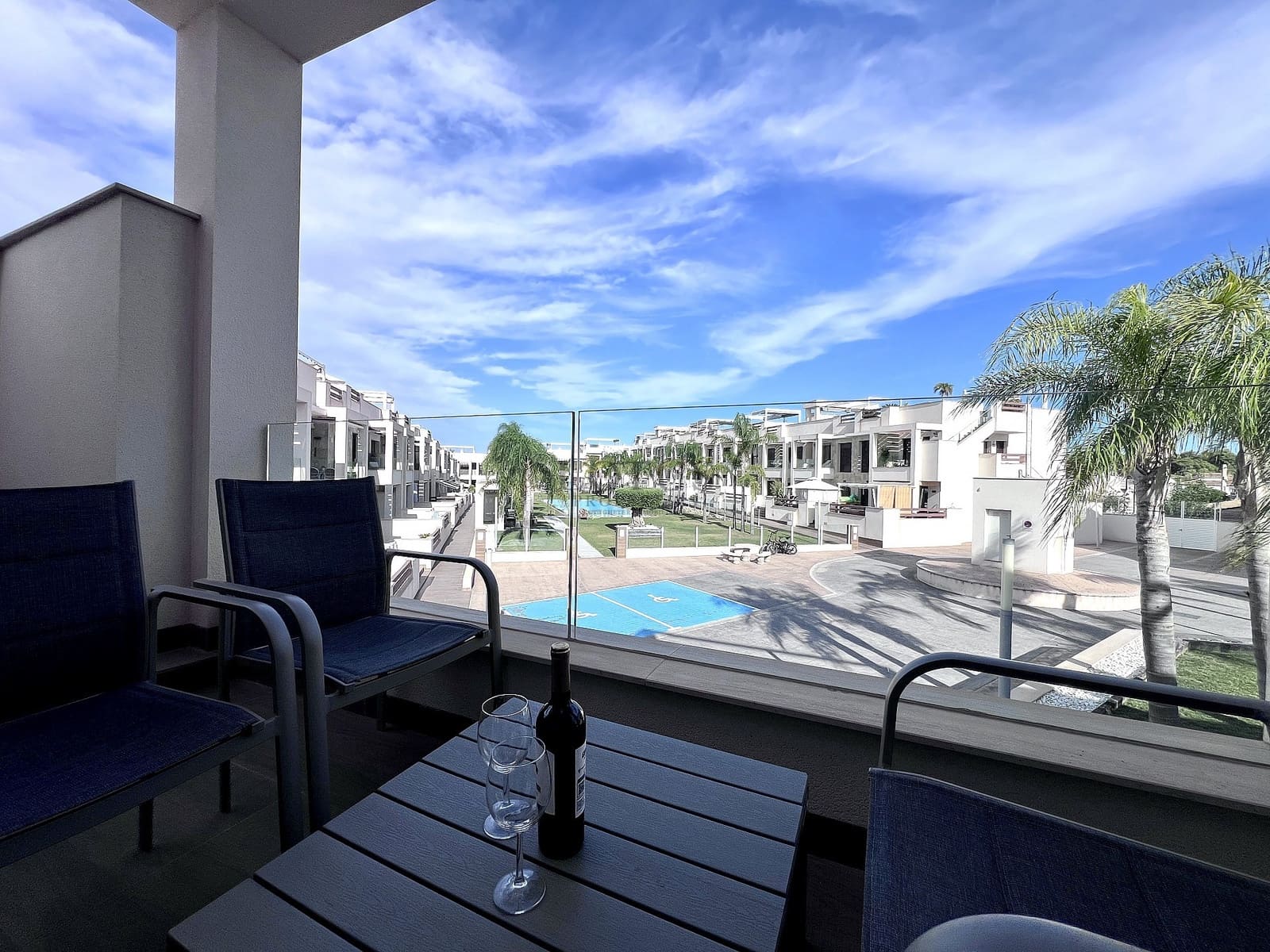 3 sypialnia Bungalow na sprzedaż w Torrevieja z basenem garażem - 315 000 € (Ref: 9592223)