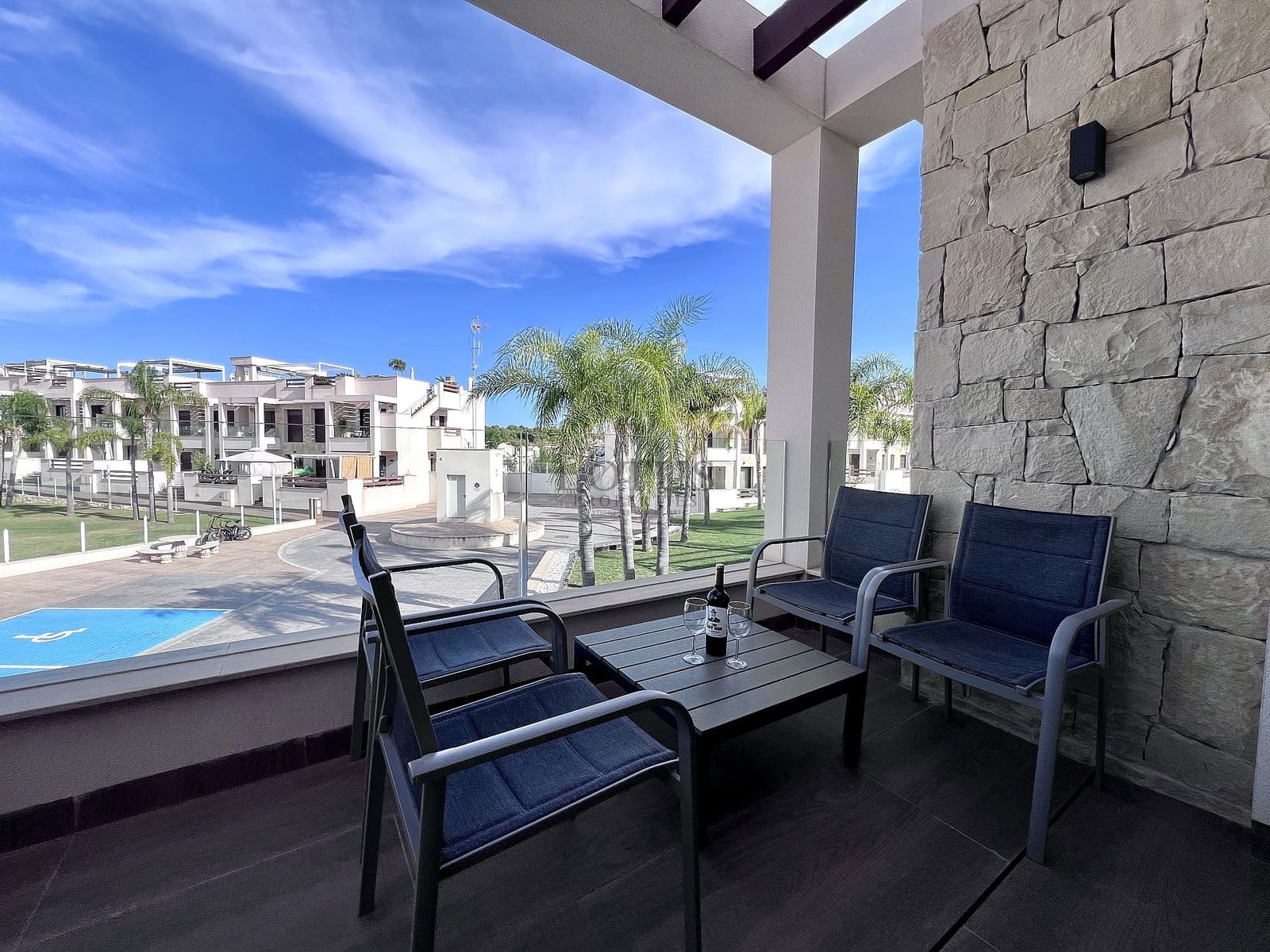 3 sypialnia Bungalow na sprzedaż w Torrevieja z basenem garażem - 315 000 € (Ref: 9592223)