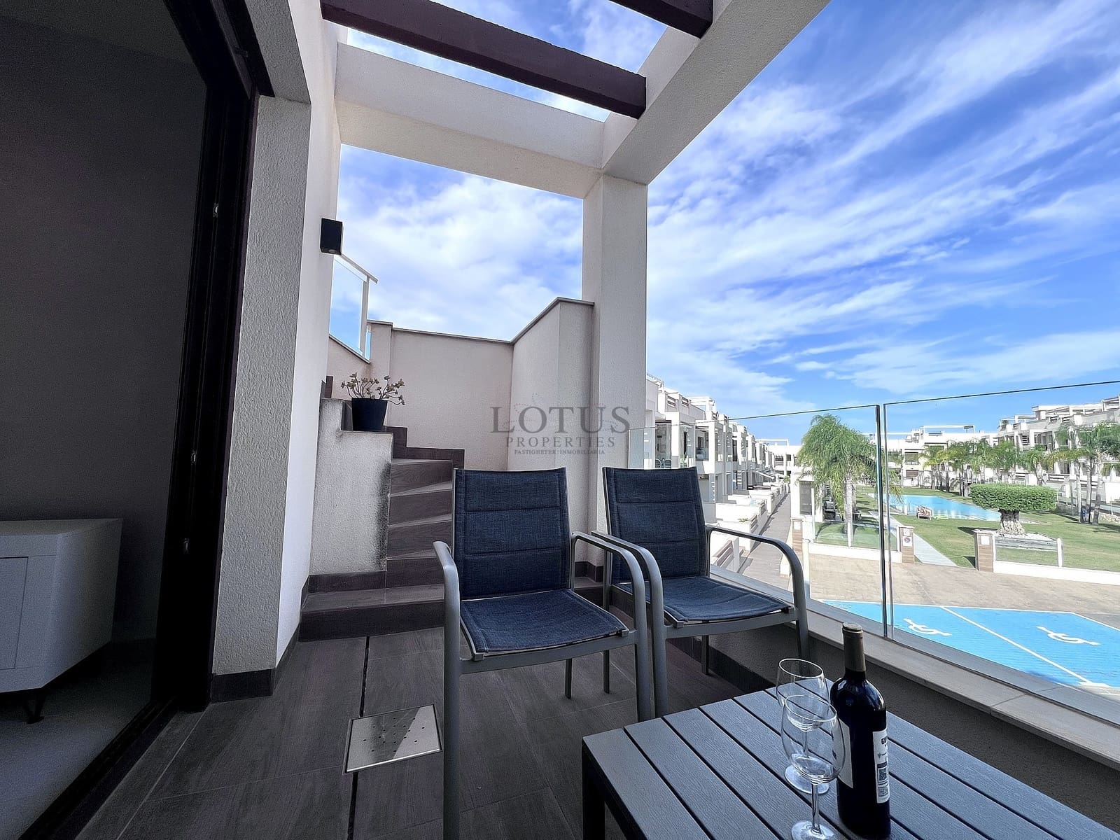 3 sypialnia Bungalow na sprzedaż w Torrevieja z basenem garażem - 315 000 € (Ref: 9592223)