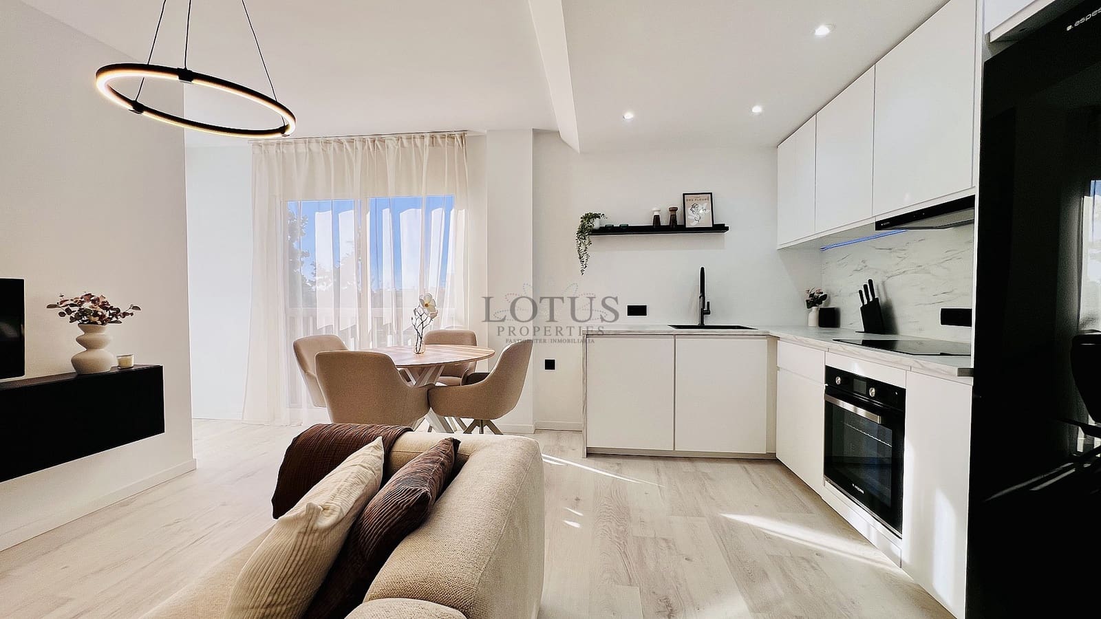 1 sovrum Lägenhet till salu i Torrevieja med pool - 162 000 € (Ref: 9603475)