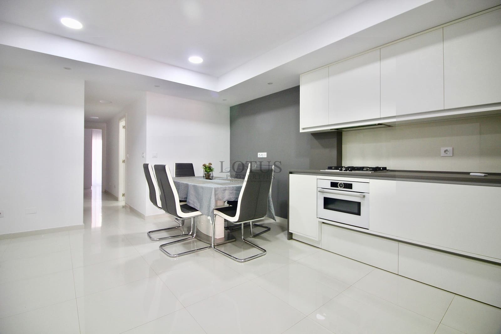 Apartamento de 3 habitaciones en Torrevieja en venta con piscina - 199.000 € (Ref: 9606617)