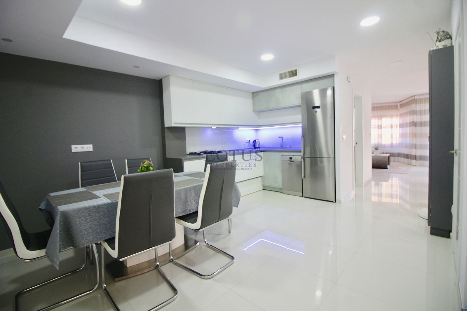 Apartamento de 3 habitaciones en Torrevieja en venta con piscina - 199.000 € (Ref: 9606617)