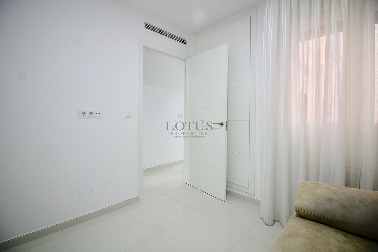 Apartamento de 3 habitaciones en Torrevieja en venta con piscina - 199.000 € (Ref: 9606617)