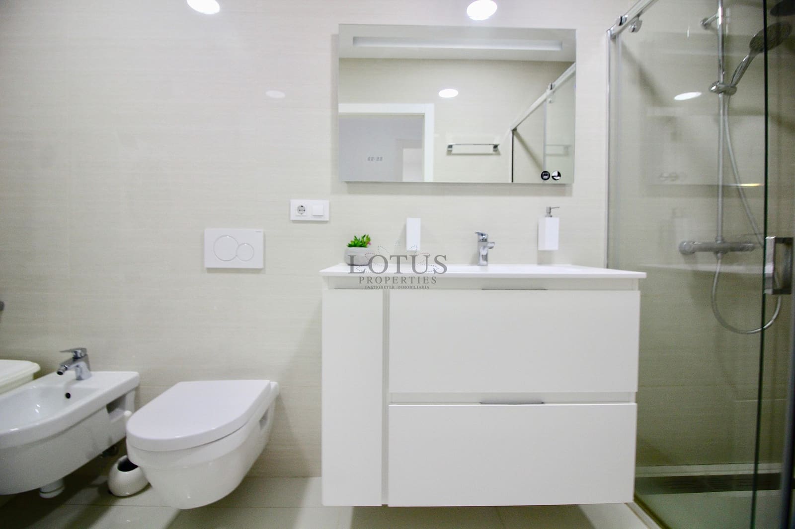 Apartamento de 3 habitaciones en Torrevieja en venta con piscina - 199.000 € (Ref: 9606617)