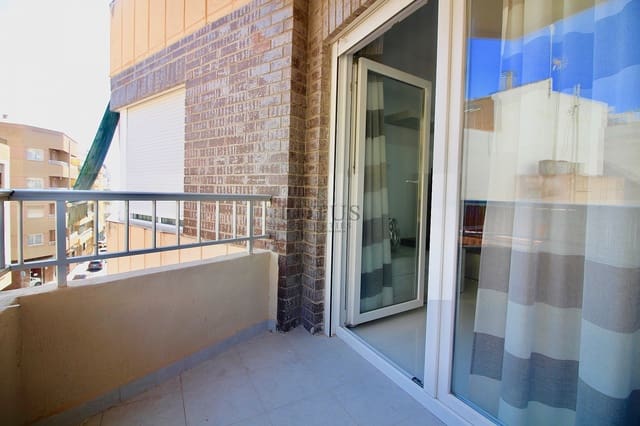 Apartamento de 3 habitaciones en Las Piscinas Naturales, Torrevieja en venta con piscina - 199.000 € (Ref: 9606617)