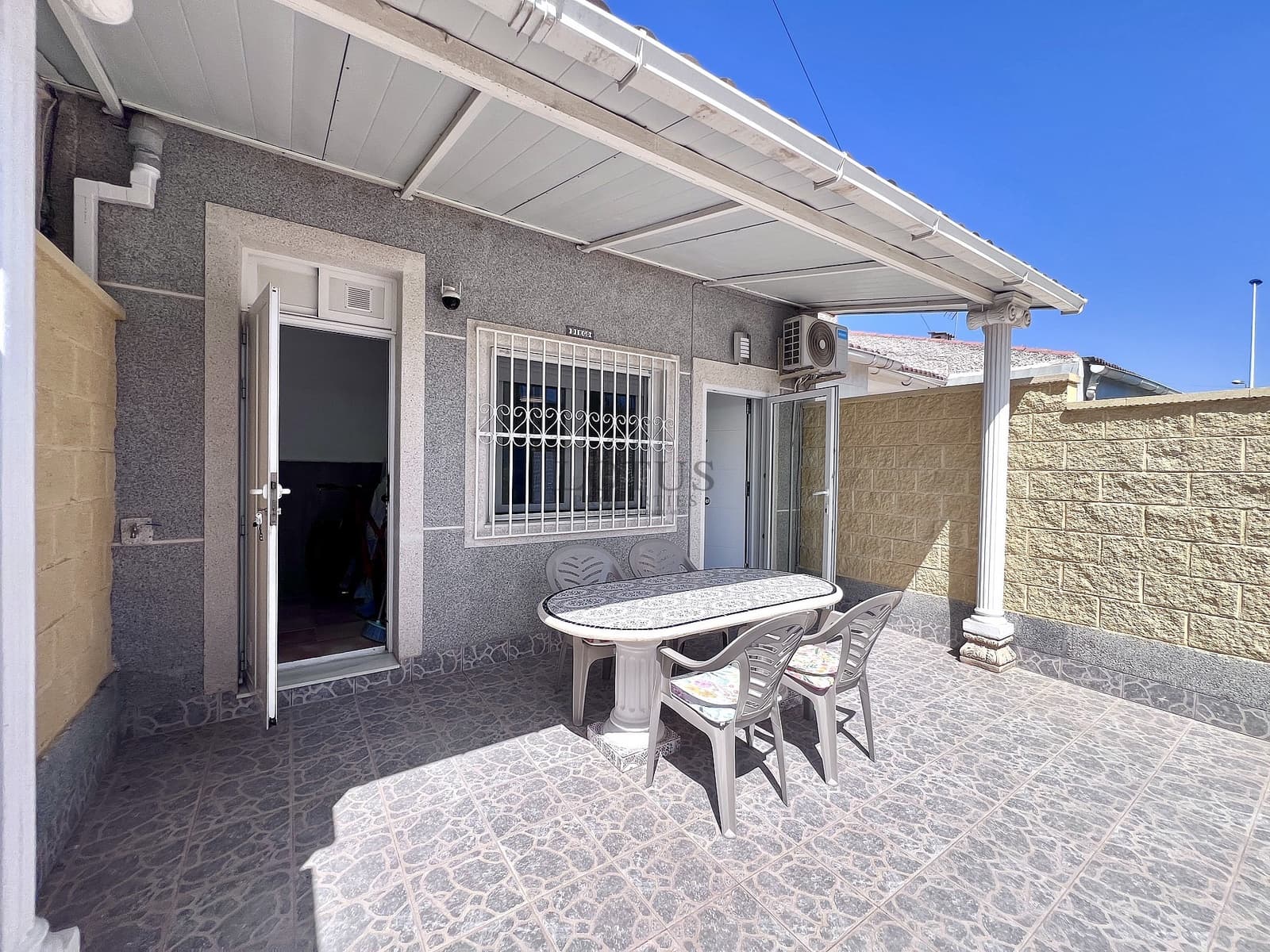 2 Zimmer Haus zu verkaufen in Torrevieja mit Pool - 135.000 € (Ref: 9676660)