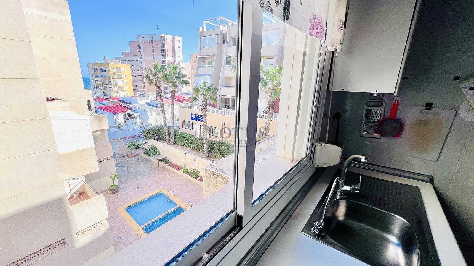 2 soveværelse Lejlighed til salg i Torrevieja med swimmingpool - € 169.900 (Ref: 9707969)
