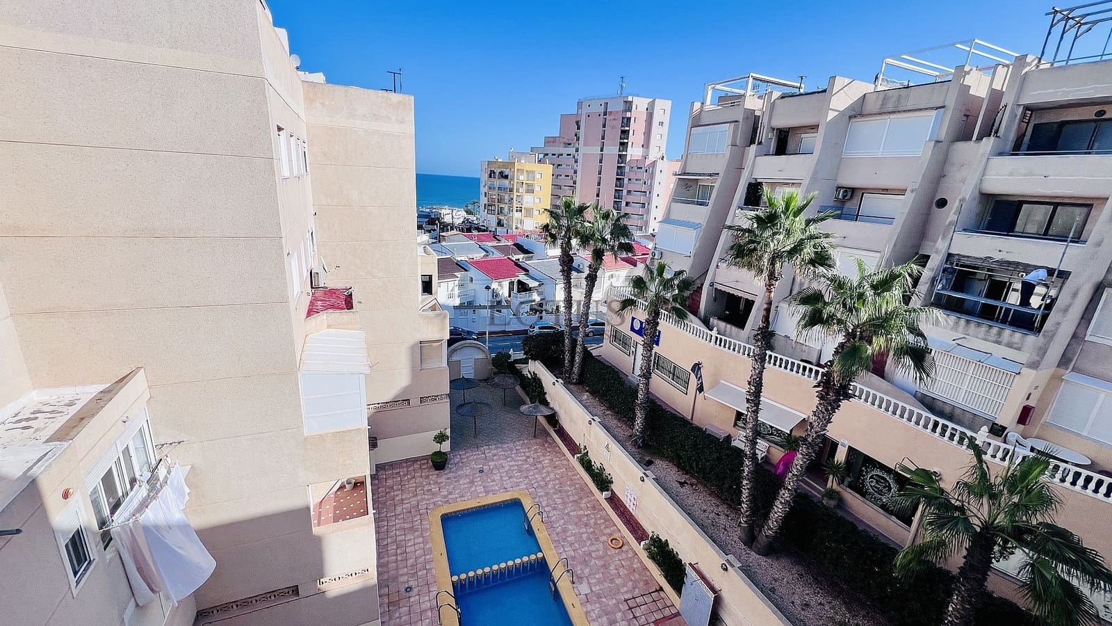 2 soveværelse Lejlighed til salg i Torrevieja med swimmingpool - € 169.900 (Ref: 9707969)