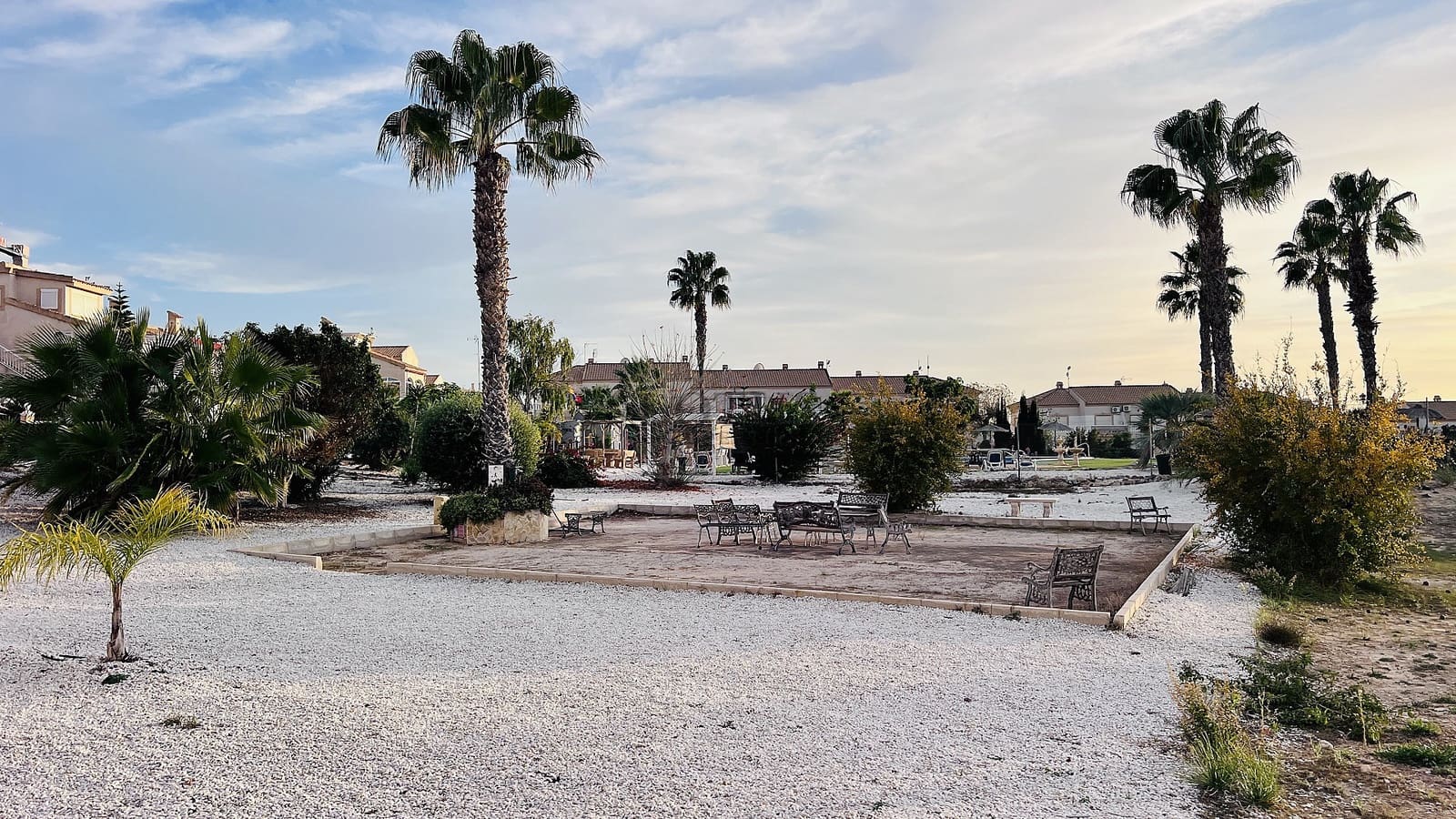 Bungalow de 2 habitaciones en Orihuela Costa en venta con piscina - 145.000 € (Ref: 9740103)