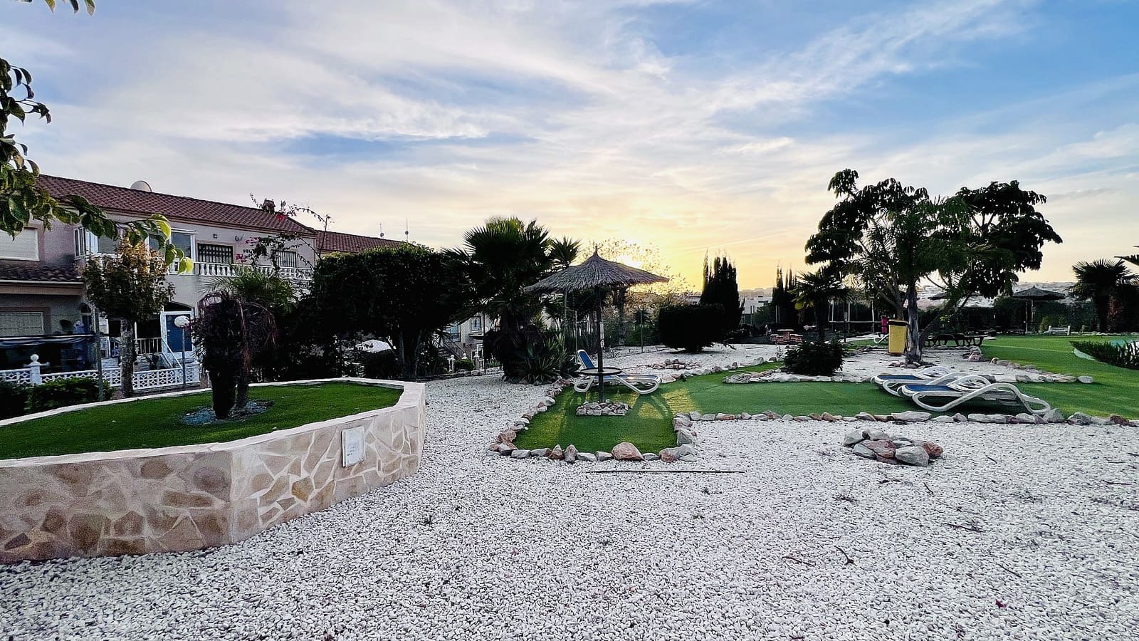 Bungalow de 2 habitaciones en Orihuela Costa en venta con piscina - 145.000 € (Ref: 9740103)