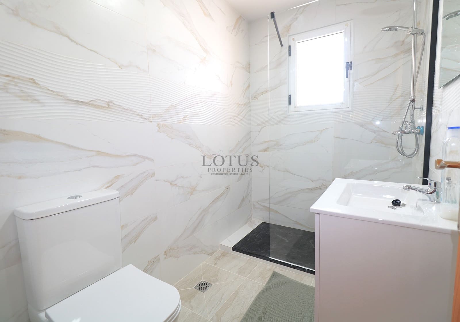 3 quarto Casa em Banda para venda em Torrevieja com piscina - 228 000 € (Ref: 9781400)