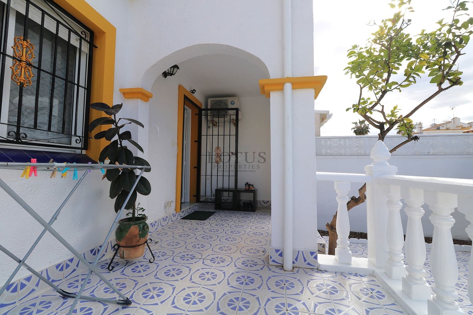3 quarto Casa em Banda para venda em Torrevieja com piscina - 228 000 € (Ref: 9781400)