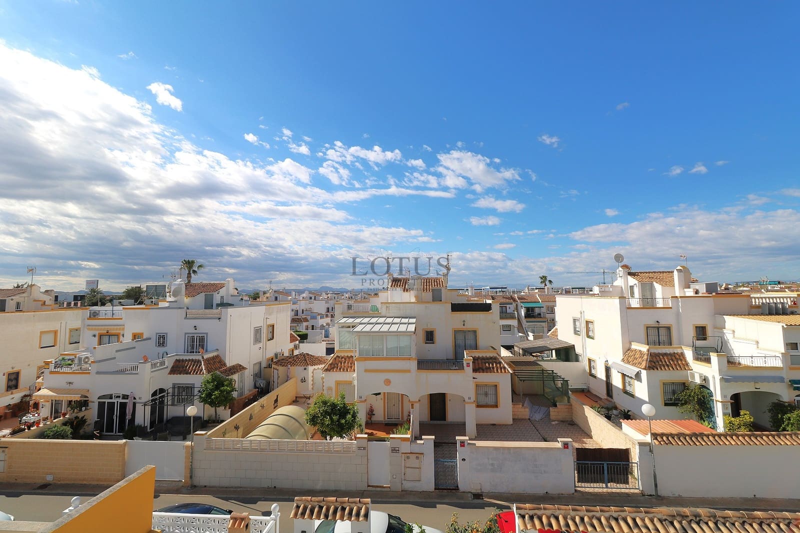 3 quarto Casa em Banda para venda em Torrevieja com piscina - 228 000 € (Ref: 9781400)