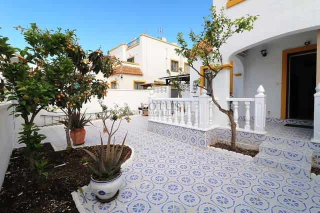 3 quarto Casa em Banda para venda em El Chaparral - La Siesta - La Torreta, Torrevieja com piscina - 228 000 € (Ref: 9781400)