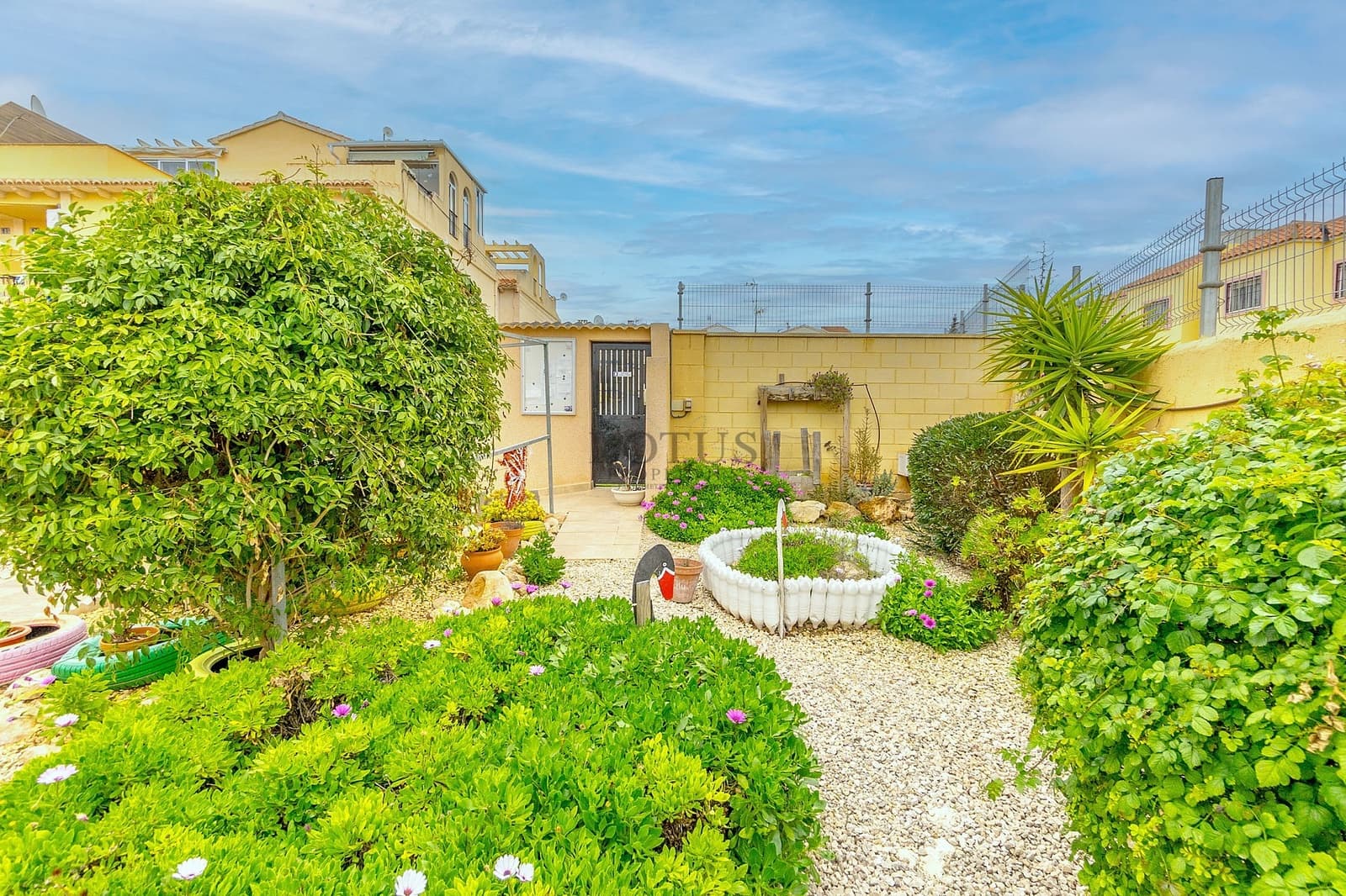 1 soveværelse Byhus til salg i Torrevieja med swimmingpool - € 114.900 (Ref: 9793663)