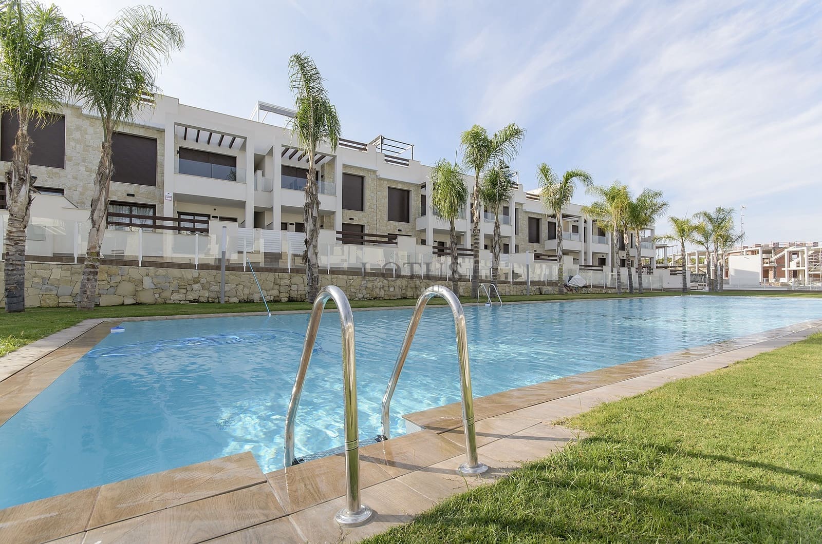 3 Zimmer Bungalow zu verkaufen in Torrevieja mit Pool - 285.000 € (Ref: 9800263)