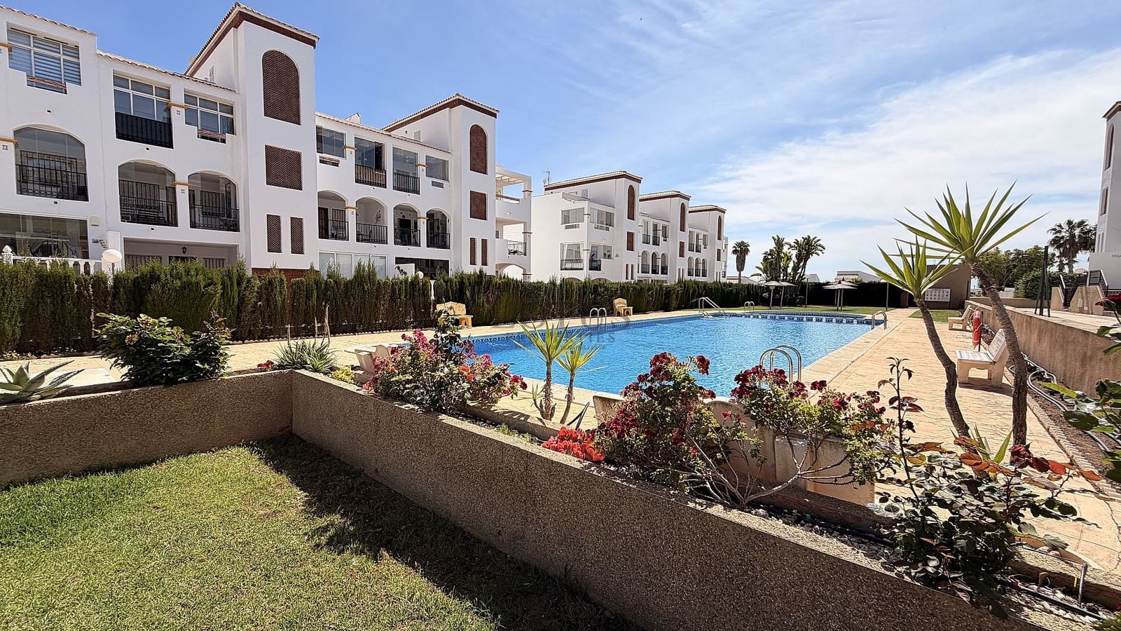 2 sovrum Takvåning till salu i Orihuela Costa med pool - 179 995 € (Ref: 9816402)