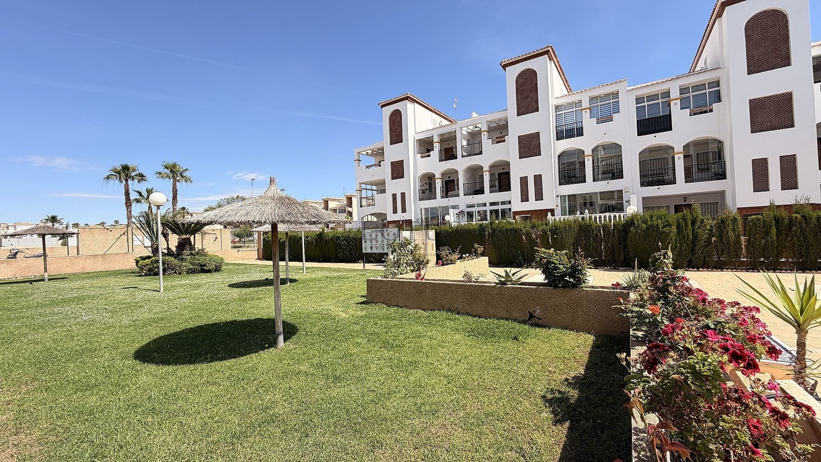 2 sovrum Takvåning till salu i Orihuela Costa med pool - 179 995 € (Ref: 9816402)