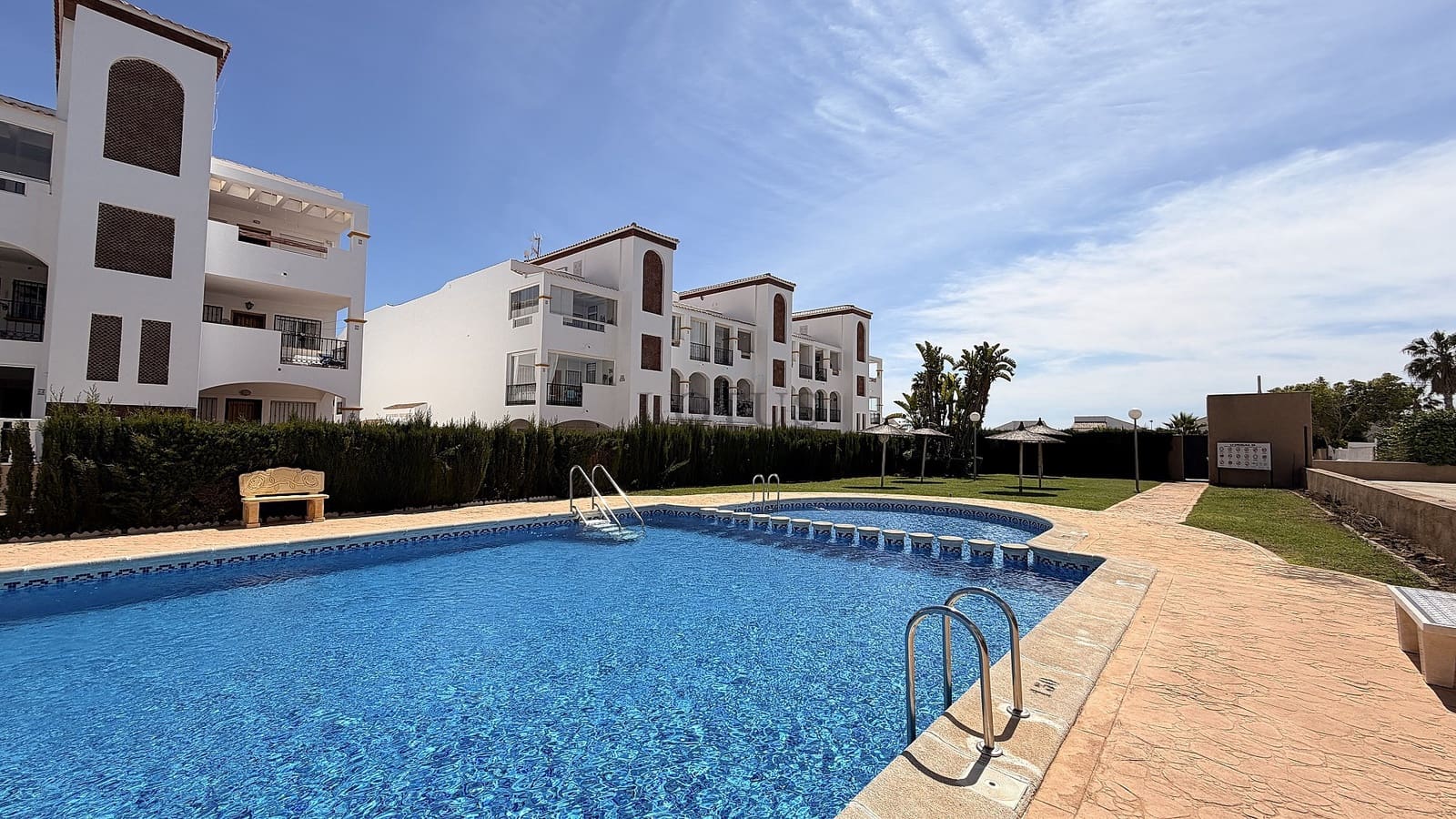 2 sovrum Takvåning till salu i Orihuela Costa med pool - 179 995 € (Ref: 9816402)