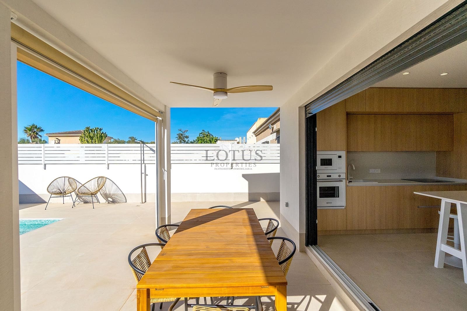 Pareado de 3 habitaciones en Torrevieja en venta con piscina - 459.000 € (Ref: 9841589)