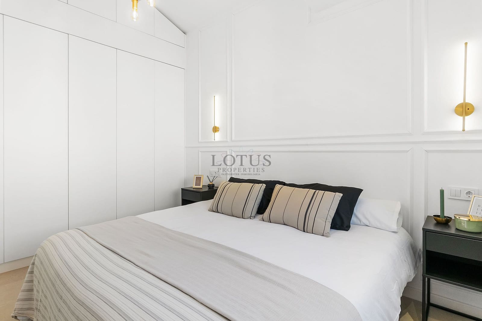 Pareado de 3 habitaciones en Torrevieja en venta con piscina - 459.000 € (Ref: 9841589)