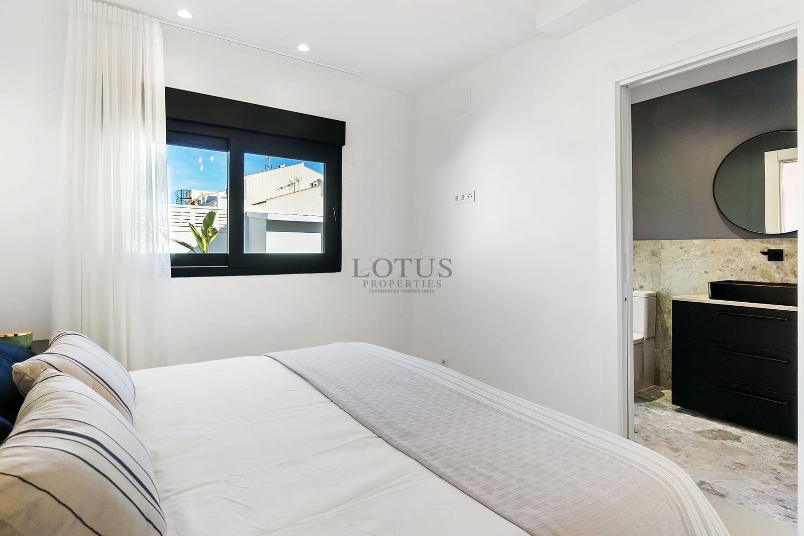 Pareado de 3 habitaciones en Torrevieja en venta con piscina - 459.000 € (Ref: 9841589)