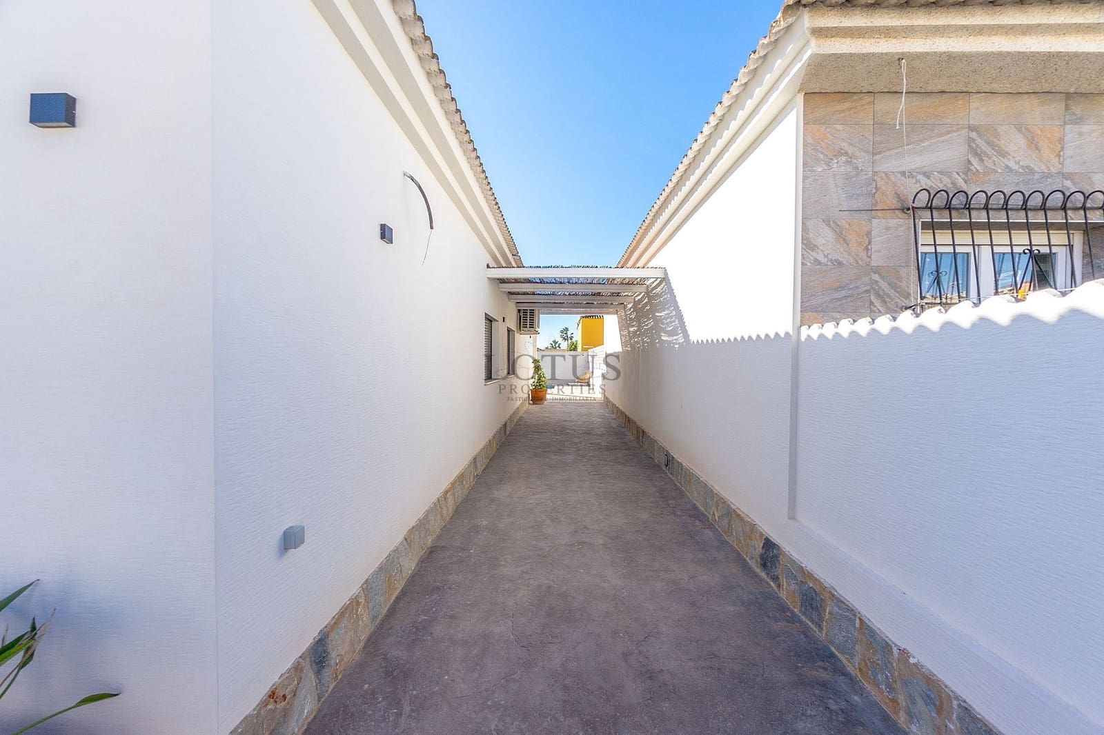Pareado de 3 habitaciones en Torrevieja en venta con piscina - 459.000 € (Ref: 9841589)