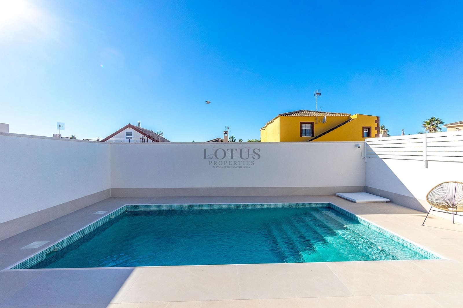 Pareado de 3 habitaciones en Torrevieja en venta con piscina - 459.000 € (Ref: 9841589)