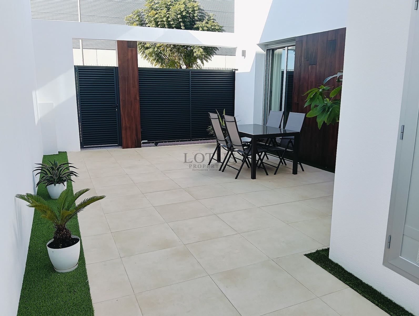 3 bedroom Villa for sale in San Fulgencio with pool - € 365,000 (Ref: 9848913)