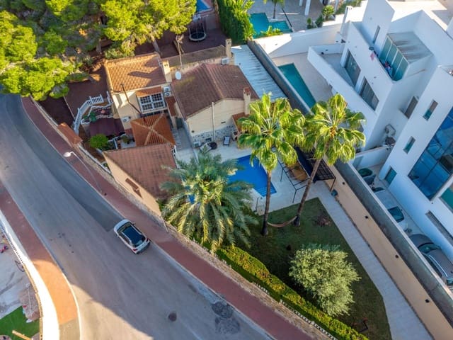 4 chambre Villa/Maison à vendre à Los Balcones - Los Altos, Torrevieja avec piscine - 490 000 € (Ref: 9861113)