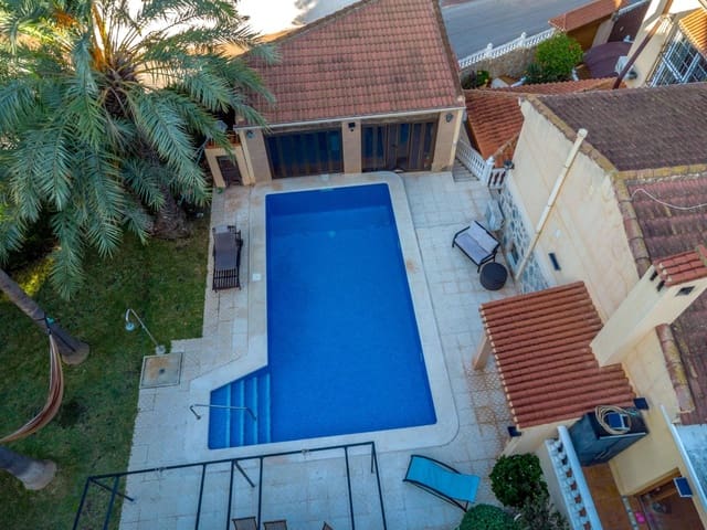 4 chambre Villa/Maison à vendre à Los Balcones - Los Altos, Torrevieja avec piscine - 490 000 € (Ref: 9861113)
