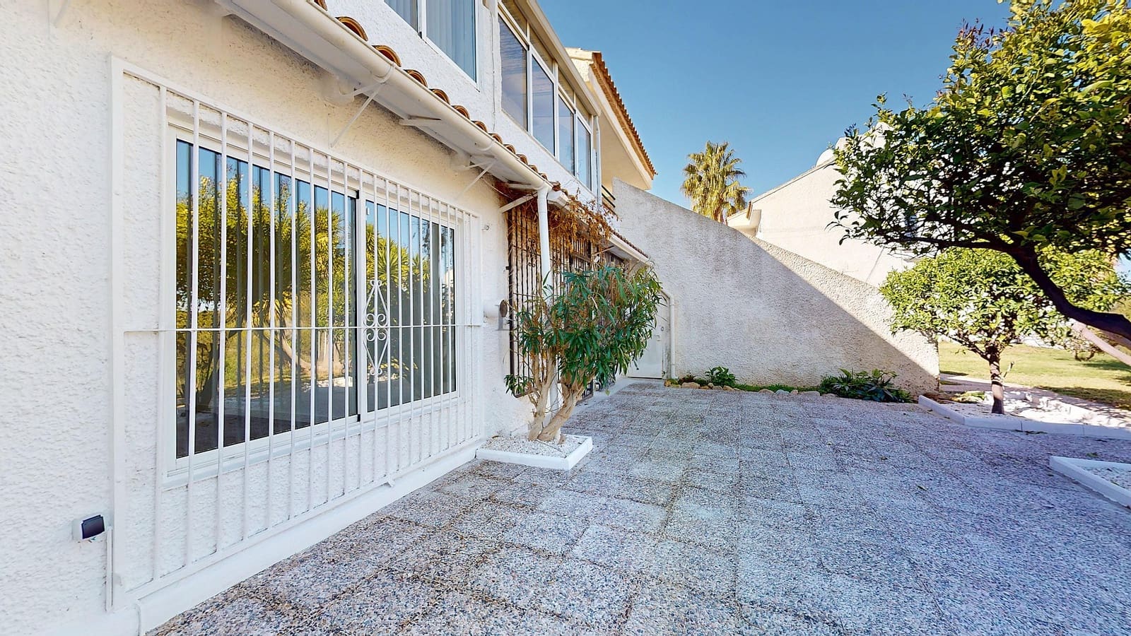 2 makuuhuone Bungalow myytävänä paikassa Orihuela Costa mukana uima-altaan - 199 000 € (Ref: 9862221)