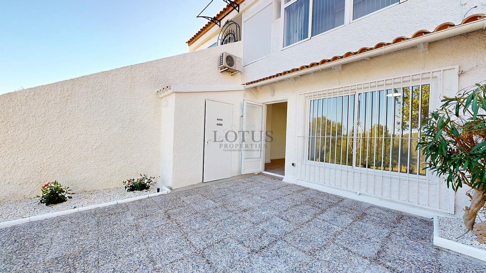 2 makuuhuone Bungalow myytävänä paikassa Orihuela Costa mukana uima-altaan - 199 000 € (Ref: 9862221)