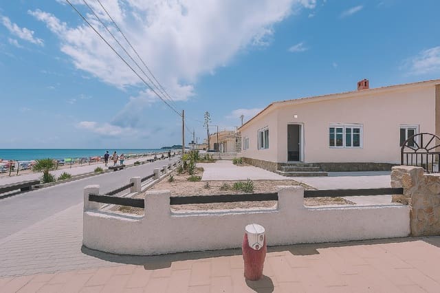Chalet de 3 habitaciones en Los Europeos, Torrevieja en venta con piscina garaje - 765.000 € (Ref: 9863438)
