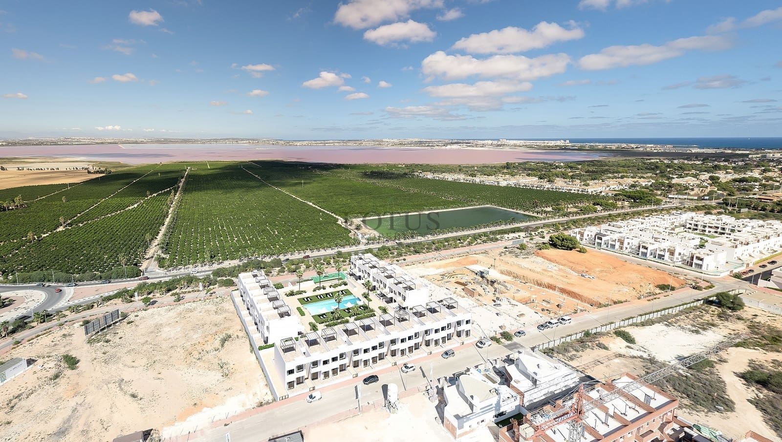 2 soveværelse Bungalow til salg i Torrevieja med swimmingpool - € 299.900 (Ref: 9893609)