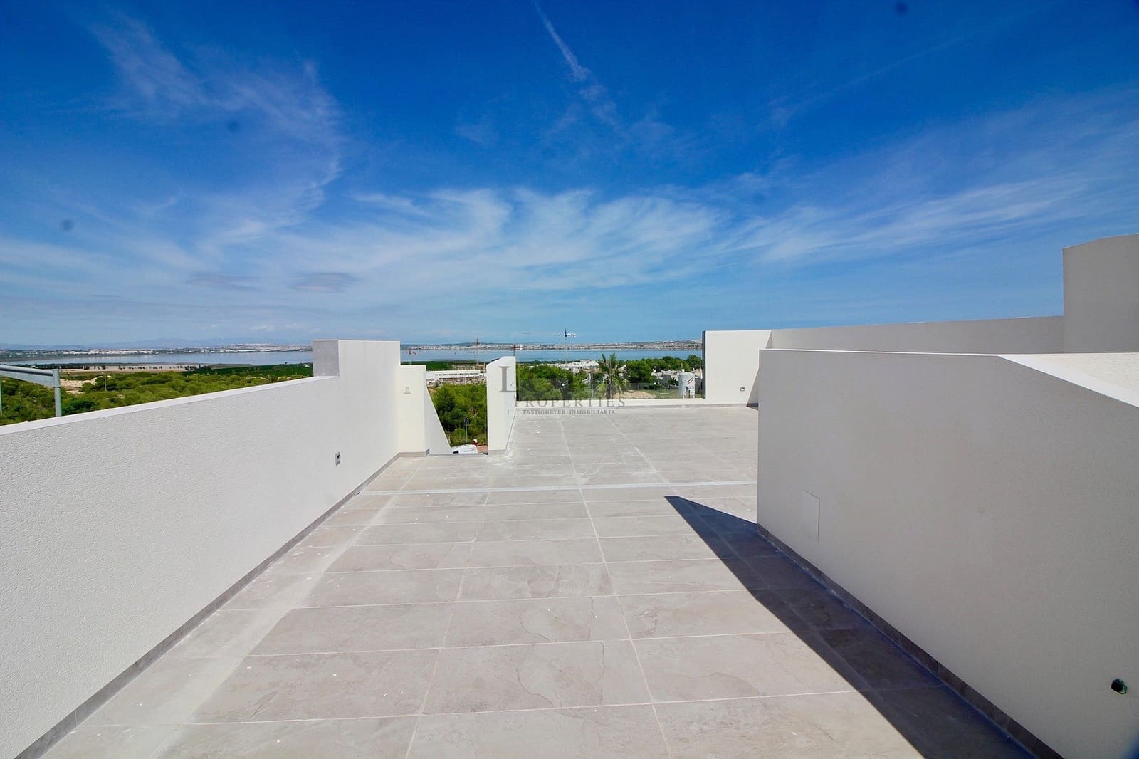 3 sovrum Lägenhet till salu i Torrevieja med pool - 330 000 € (Ref: 9893612)