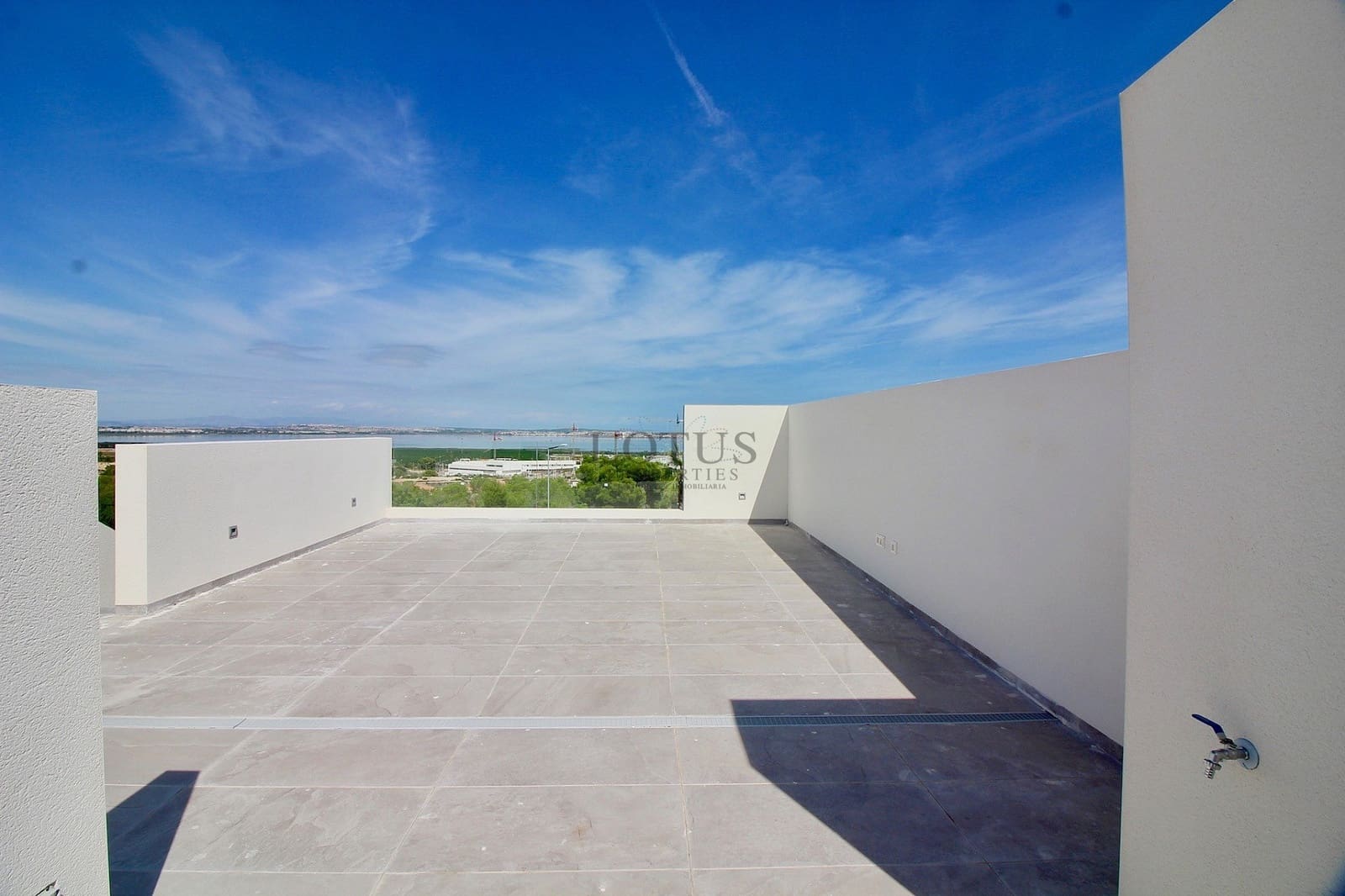 3 sovrum Lägenhet till salu i Torrevieja med pool - 330 000 € (Ref: 9893612)