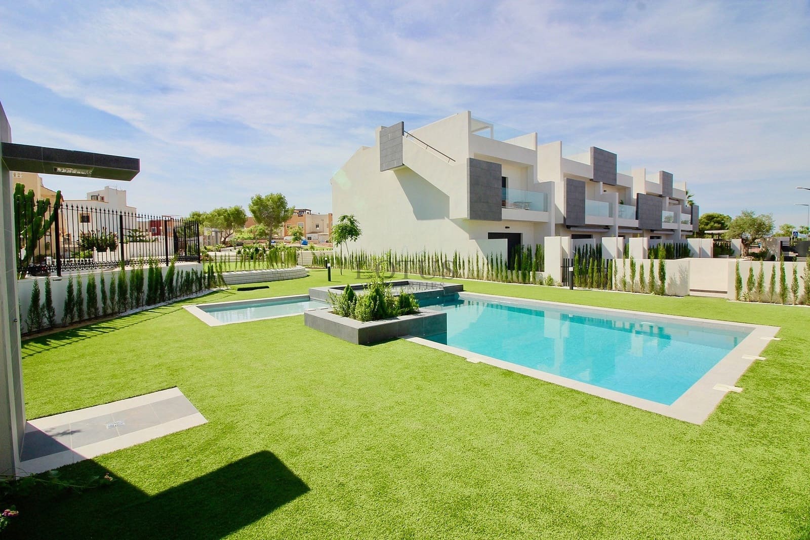 3 sovrum Lägenhet till salu i Torrevieja med pool - 330 000 € (Ref: 9893612)