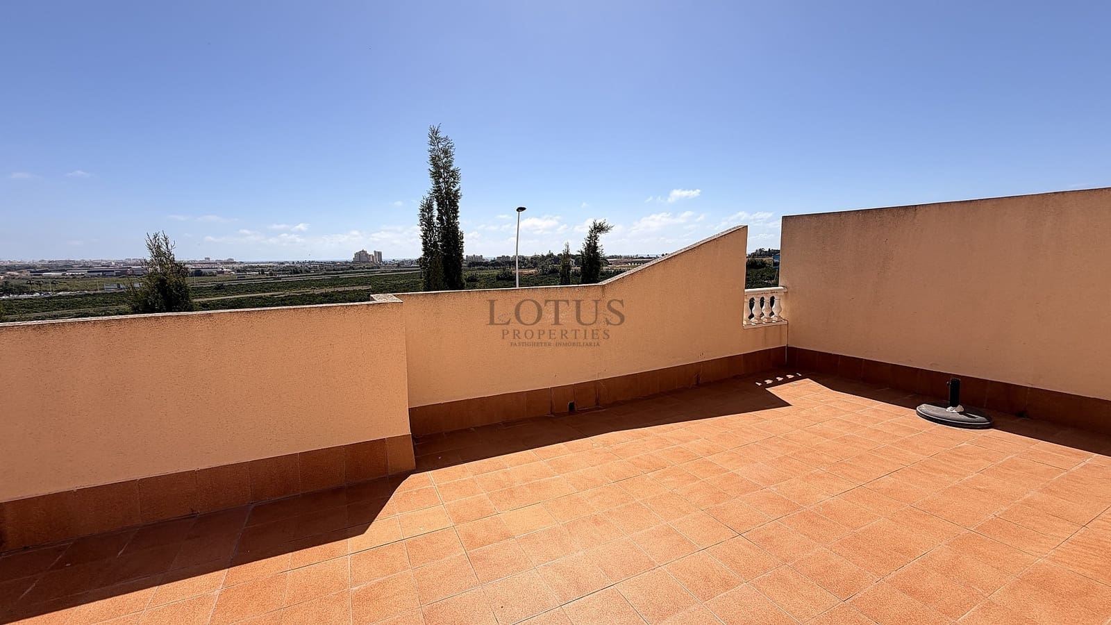 3 soveværelse Byhus til salg i Torrevieja med swimmingpool - € 234.000 (Ref: 9911978)