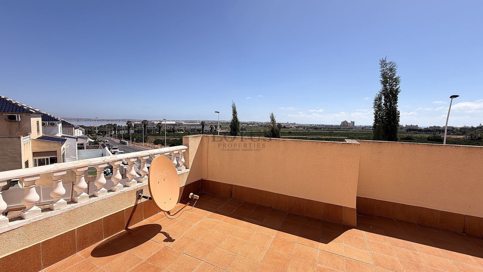 3 soveværelse Byhus til salg i Torrevieja med swimmingpool - € 234.000 (Ref: 9911978)