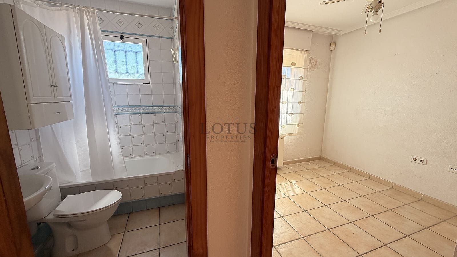 3 soveværelse Byhus til salg i Torrevieja med swimmingpool - € 234.000 (Ref: 9911978)