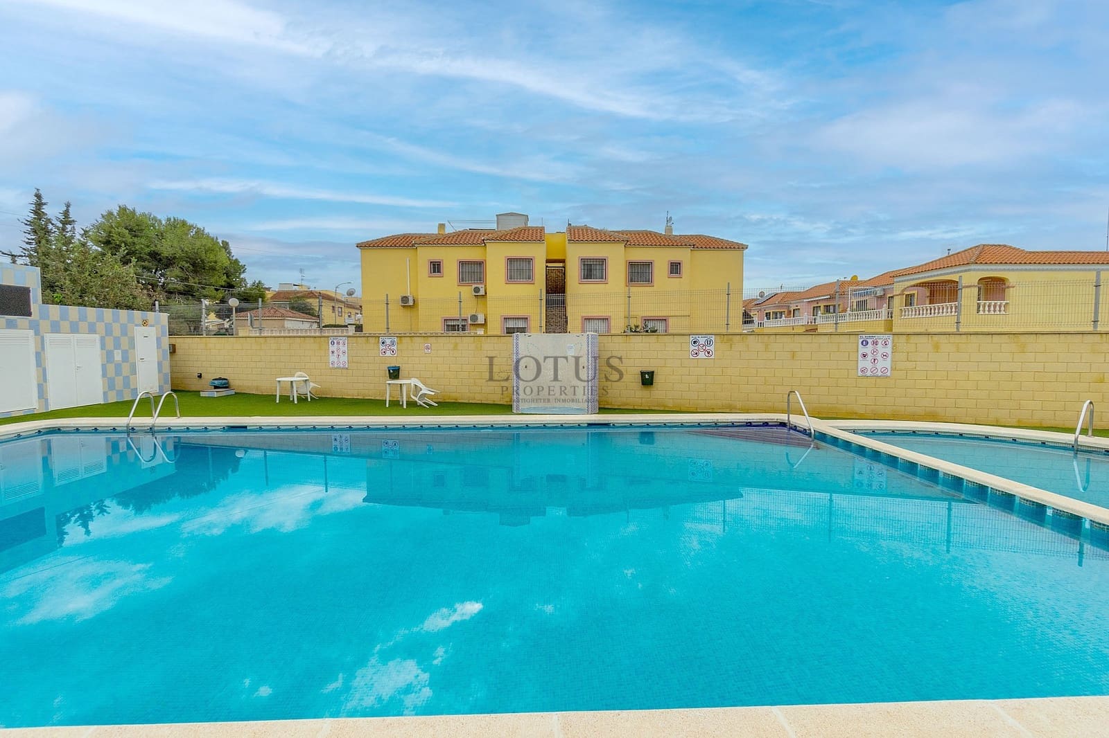 1 Zimmer Haus zu verkaufen in Torrevieja mit Pool - 105.000 € (Ref: 9916354)
