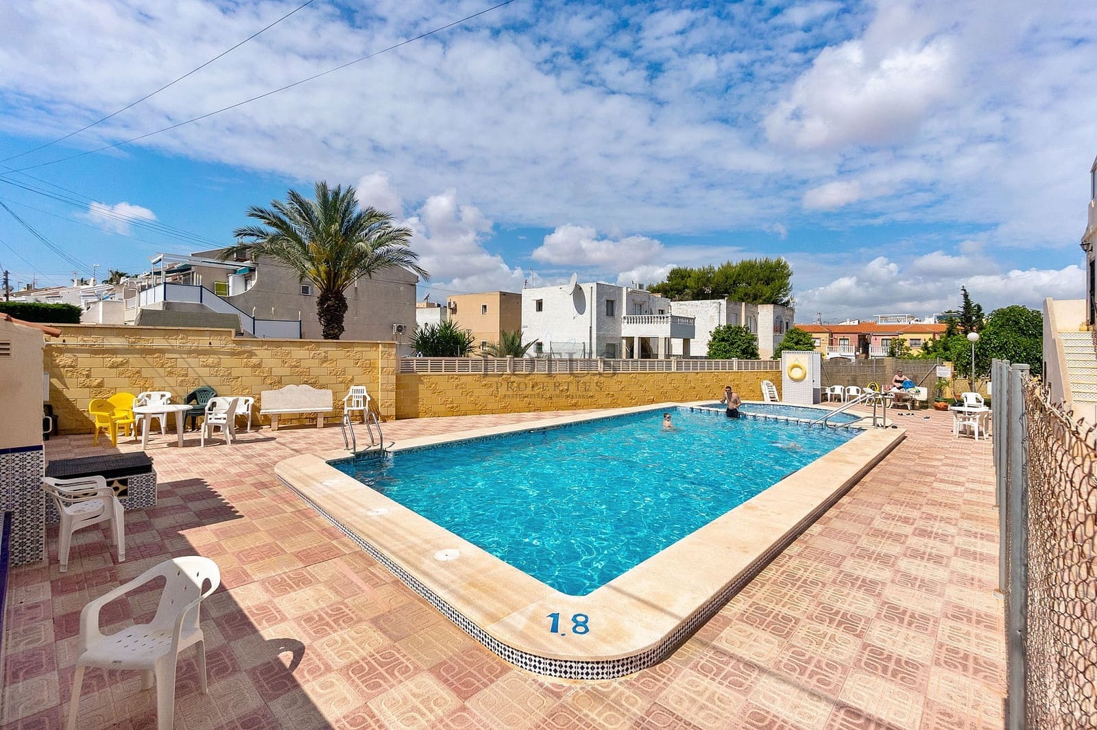 1 Zimmer Haus zu verkaufen in Torrevieja mit Pool - 105.000 € (Ref: 9916354)