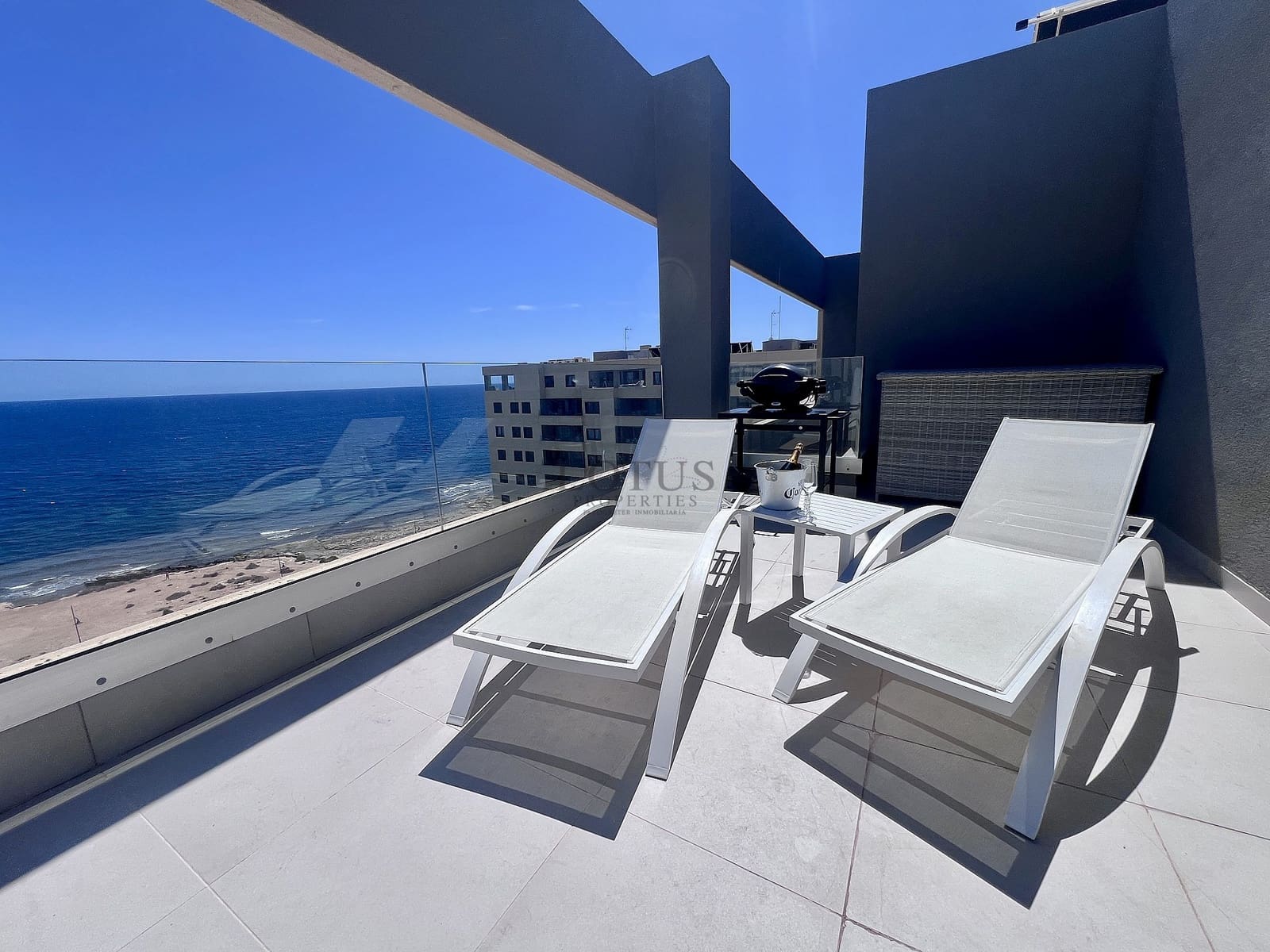 4 quarto Penthouse para venda em Torrevieja com piscina garagem - 1 150 000 € (Ref: 9917587)