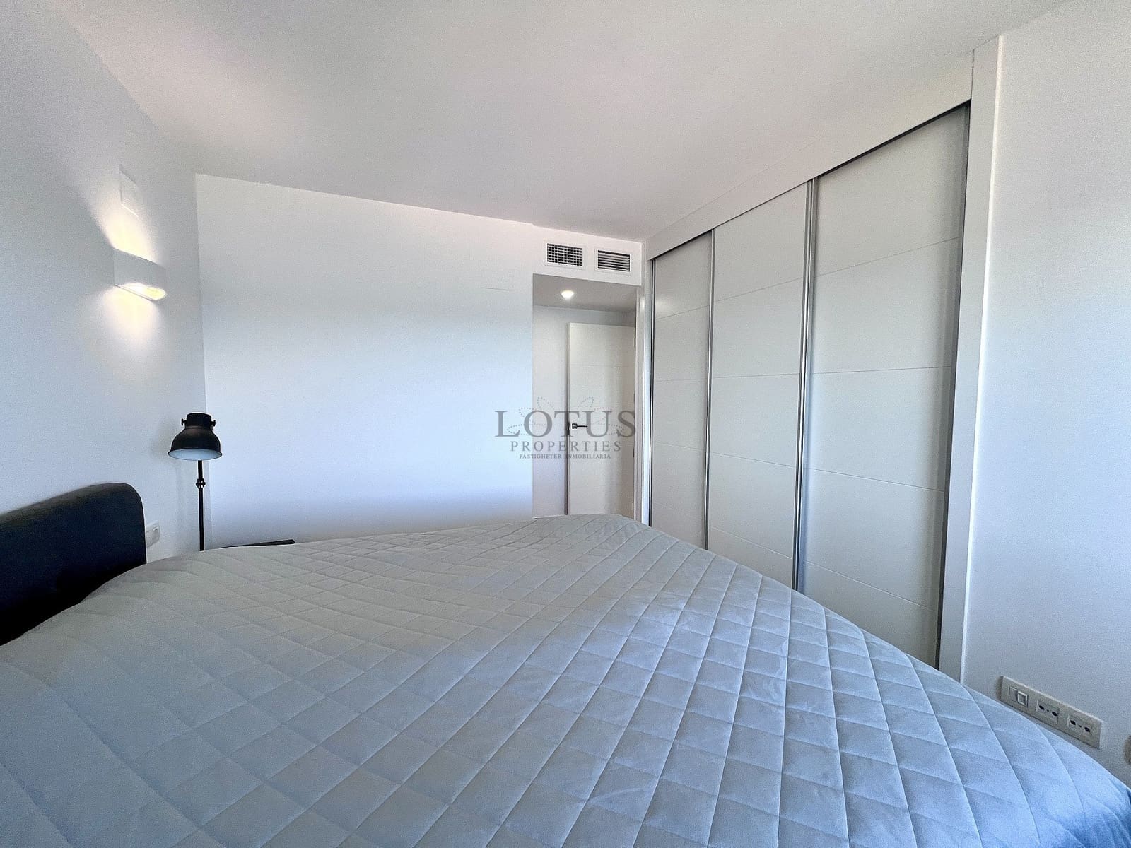 4 quarto Penthouse para venda em Torrevieja com piscina garagem - 1 150 000 € (Ref: 9917587)