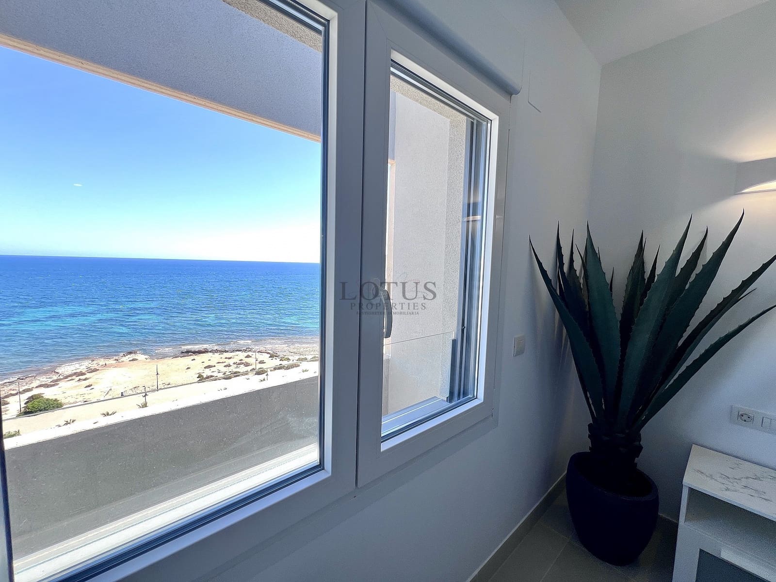 4 quarto Penthouse para venda em Torrevieja com piscina garagem - 1 150 000 € (Ref: 9917587)